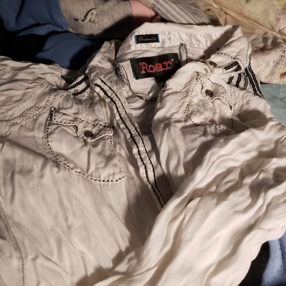 Roar size Large horse show circut longsleeve shirt